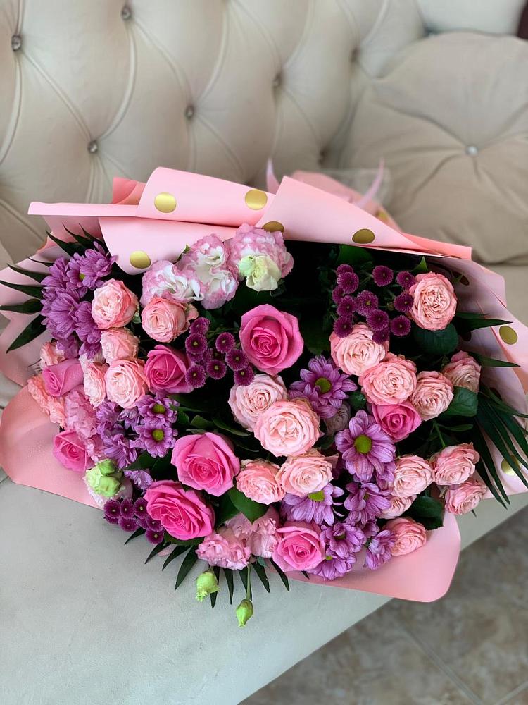 Букет цветов из: Хризантемы, Розы и Лизиантусы в Чаплыгине