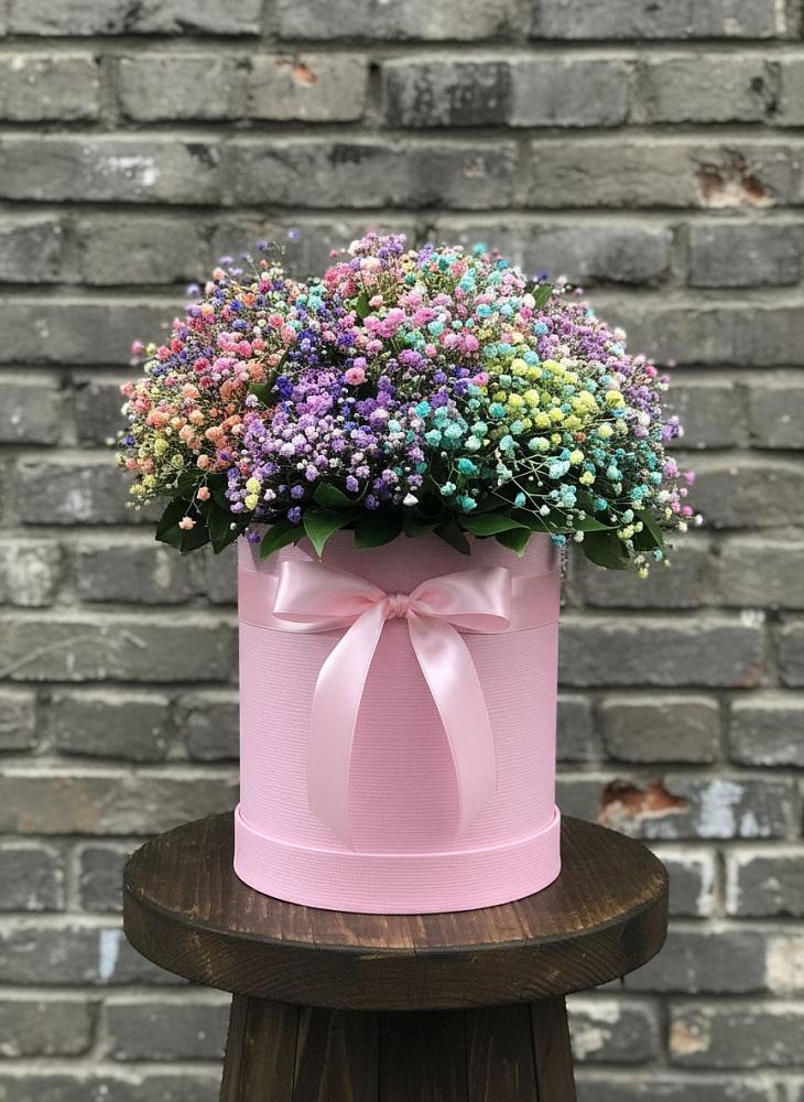 Цветочная композиция из Гипсофила и Розы в шляпной коробке в Чаплыгине