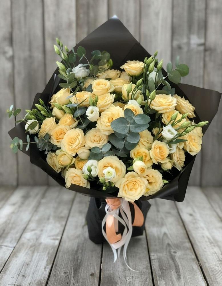 Букет цветов из: Розы и Лизиантусы в Чаплыгине