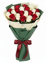 Букет Микс из красных и белых роз в Чаплыгине