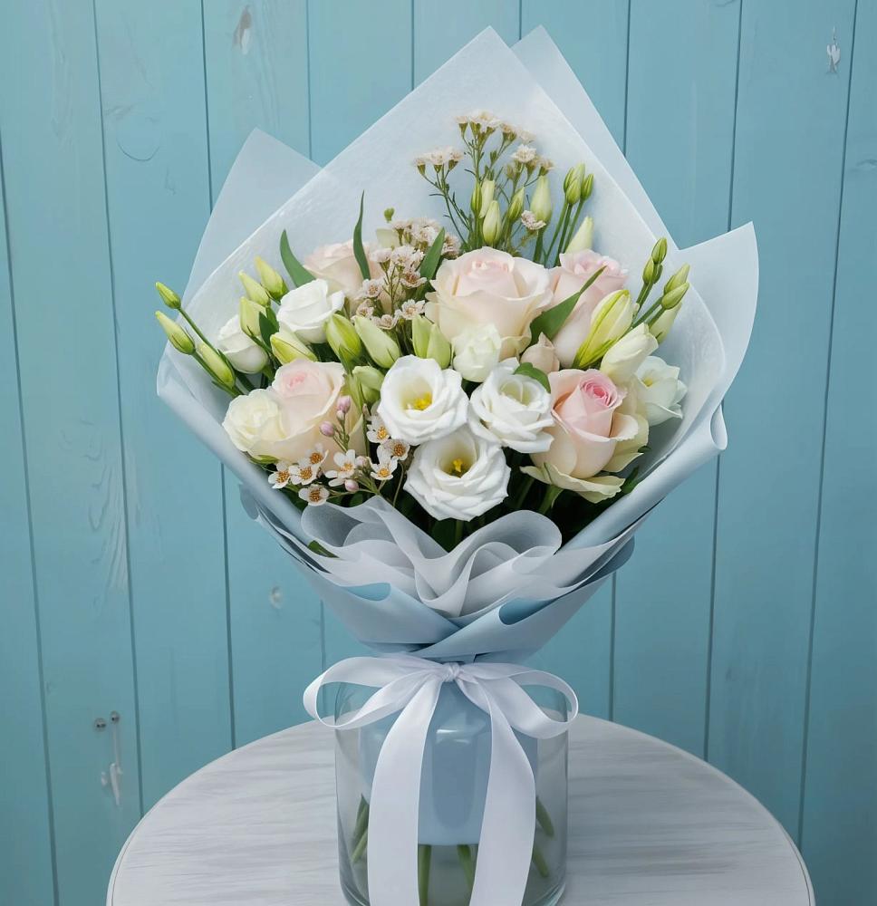 Букет цветов из: Розы и Лизиантусы в Чаплыгине