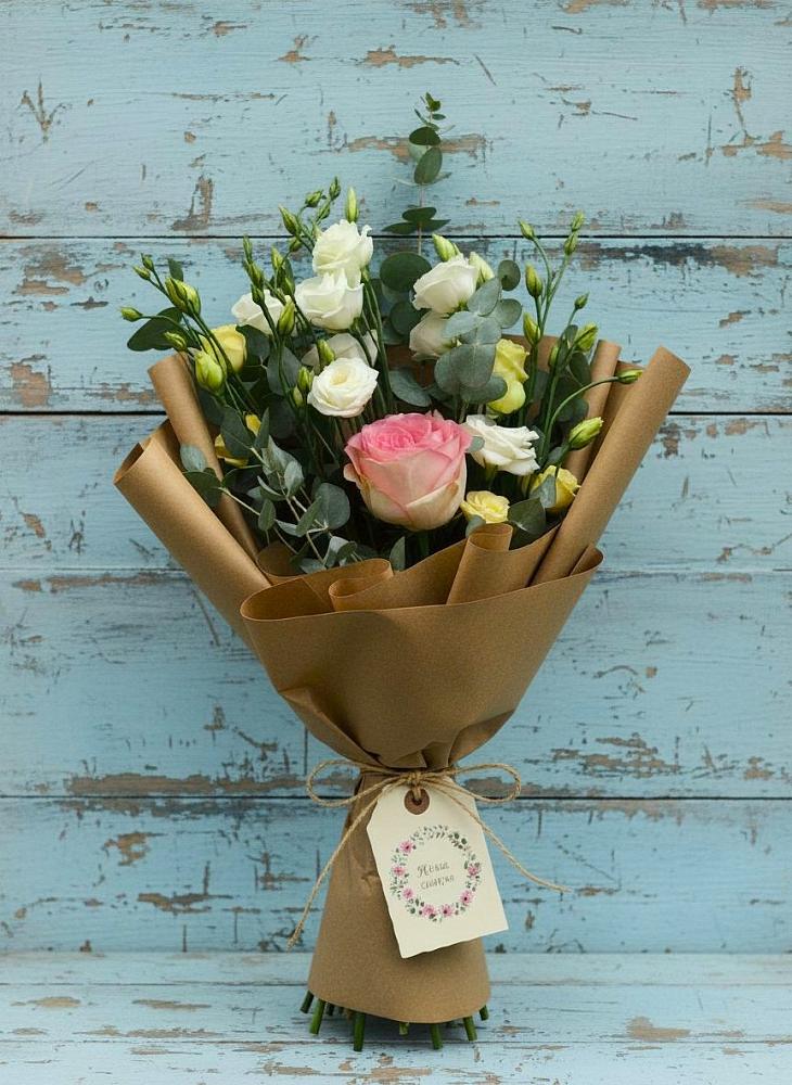 Букет цветов из: Розы и Лизиантусы в Чаплыгине