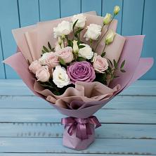 Букет цветов из:  Розы и Лизиантусы в Чаплыгине