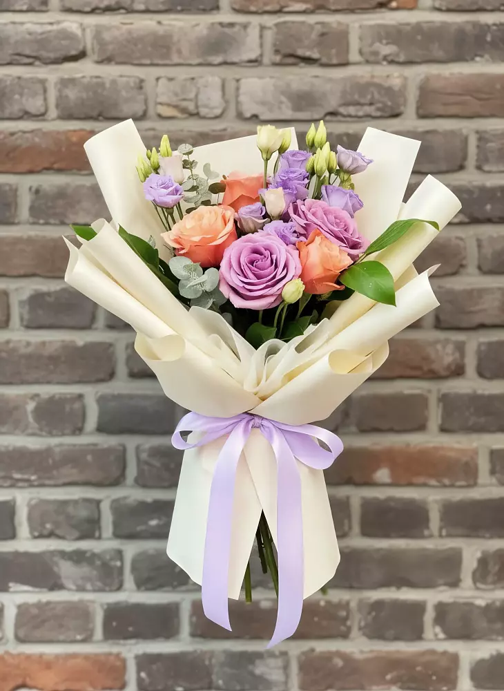 Букет цветов из: Лизиантусы и Розы в Чаплыгине