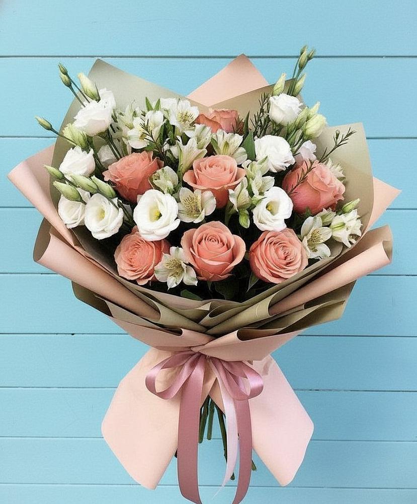 Букет цветов из: Розы, Альстромерии и Лизиантусы в Чаплыгине