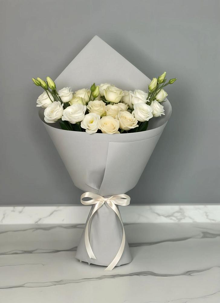 Букет цветов из: Розы и Лизиантусы в Чаплыгине