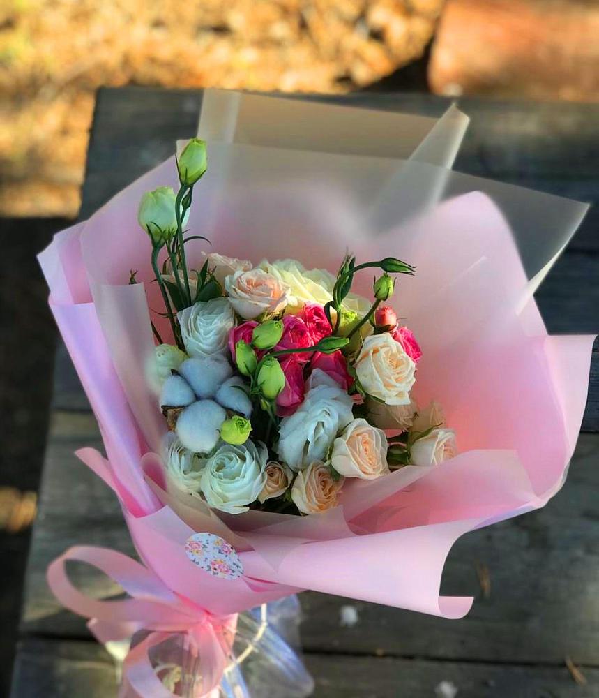 Букет цветов из: Розы и Лизиантусы в Чаплыгине