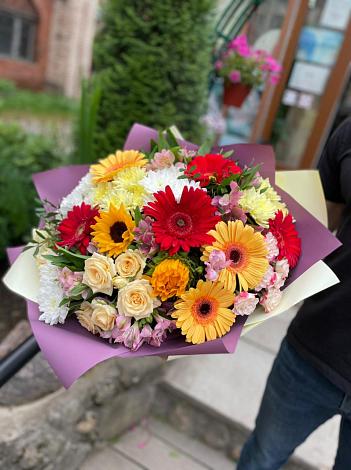 Букет цветов из: Герберы, Ромашки, Хризантемы, Розы и Подсолнухи в Чаплыгине