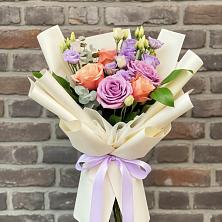 Букет цветов из:  Лизиантусы и Розы в Чаплыгине