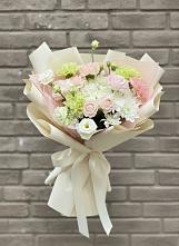 Букет цветов из:  Гвоздики, Розы, Лизиантусы и Хризантемы в Чаплыгине