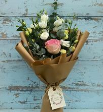 Букет цветов из:  Розы и Лизиантусы в Чаплыгине