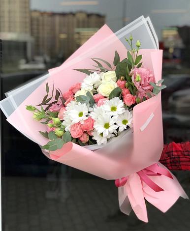 Букет цветов из: Розы, Лизиантусы и Хризантемы в Чаплыгине