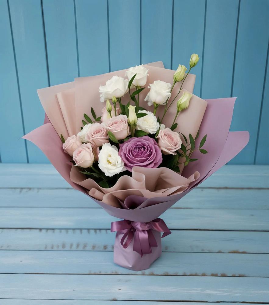 Букет цветов из: Розы и Лизиантусы в Чаплыгине